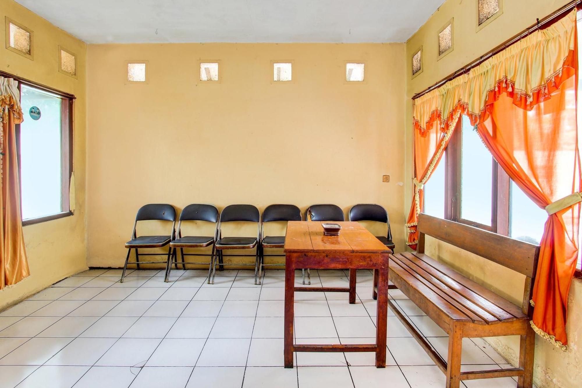 Spot On 92336 Hotel Sukowati Solo المظهر الخارجي الصورة